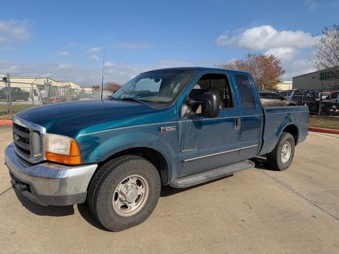 Used 2000 Ford F250 Lariat image 1