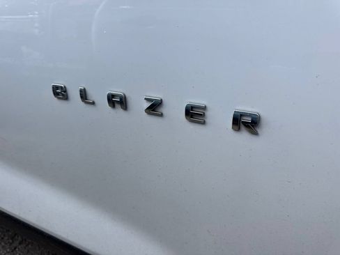 Used 2022 Chevrolet Blazer LT w/ Sound & Technology Package FWD image 2