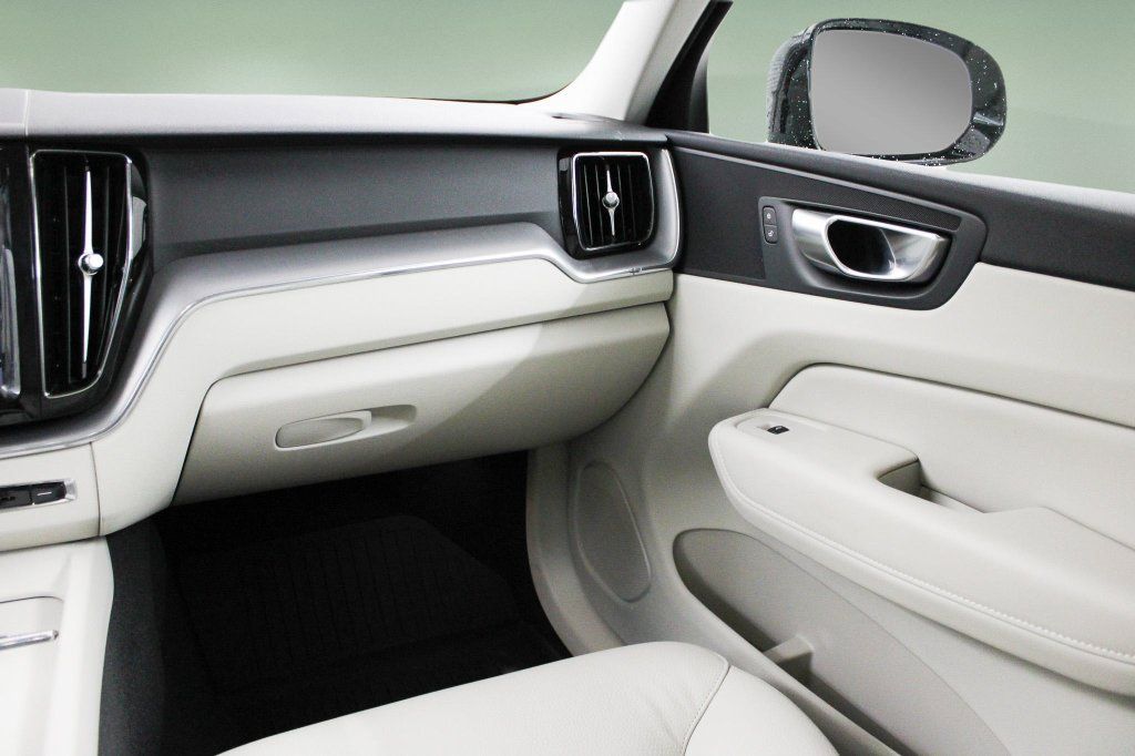 Used 2024 Volvo XC60 B5 Core w/ Protection Package Premier AWD/4WD image 20