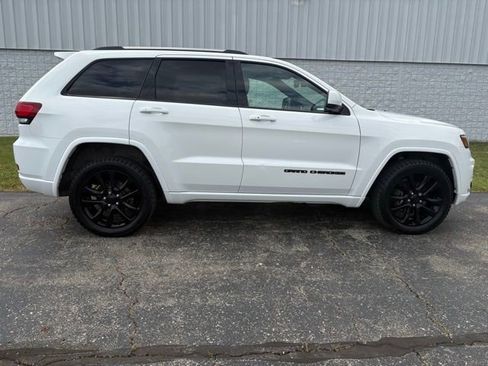 Used 2020 Jeep Grand Cherokee Altitude AWD/4WD image 20