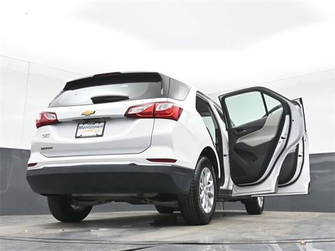 Used 2018 Chevrolet Equinox LS image 51