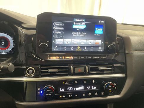 Used 2022 Nissan Pathfinder Platinum w/ Lighting Package (N93) FWD image 18