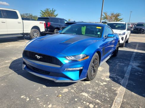Used 2018 Ford Mustang Coupe image 3