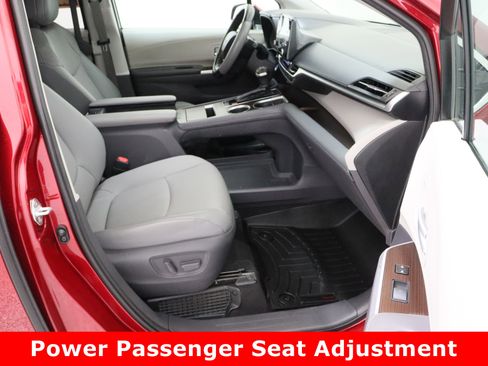 Certified 2021 Toyota Sienna XLE image 39