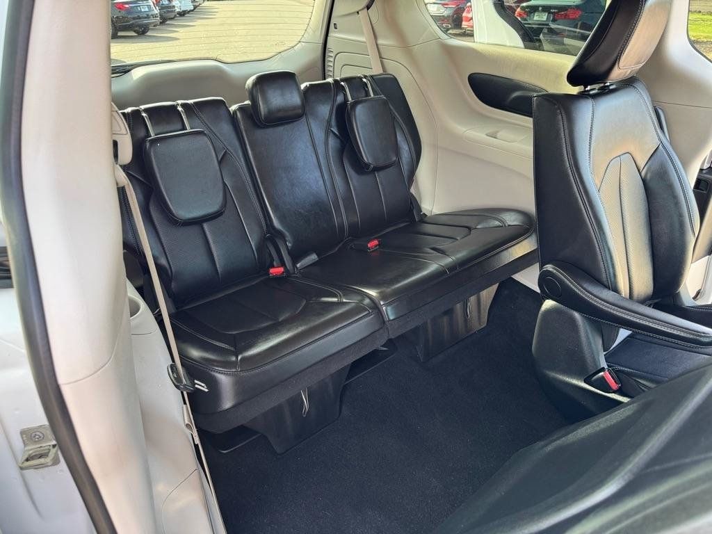 Used 2024 Chrysler Pacifica Limited FWD image 29