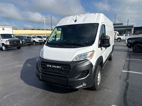 Used 2024 RAM ProMaster 2500 w/ Convenience Group FWD image 4