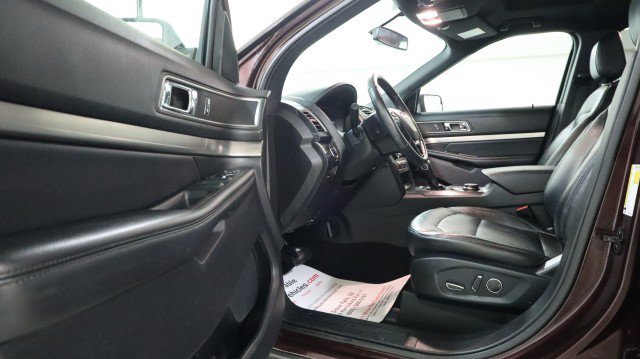 Used 2018 Ford Explorer XLT w/ Equipment Group 202A AWD/4WD image 9