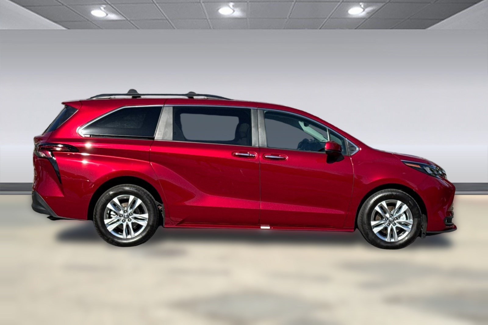 Used 2025 Toyota Sienna XLE w/ XLE Plus Package AWD/4WD image 8