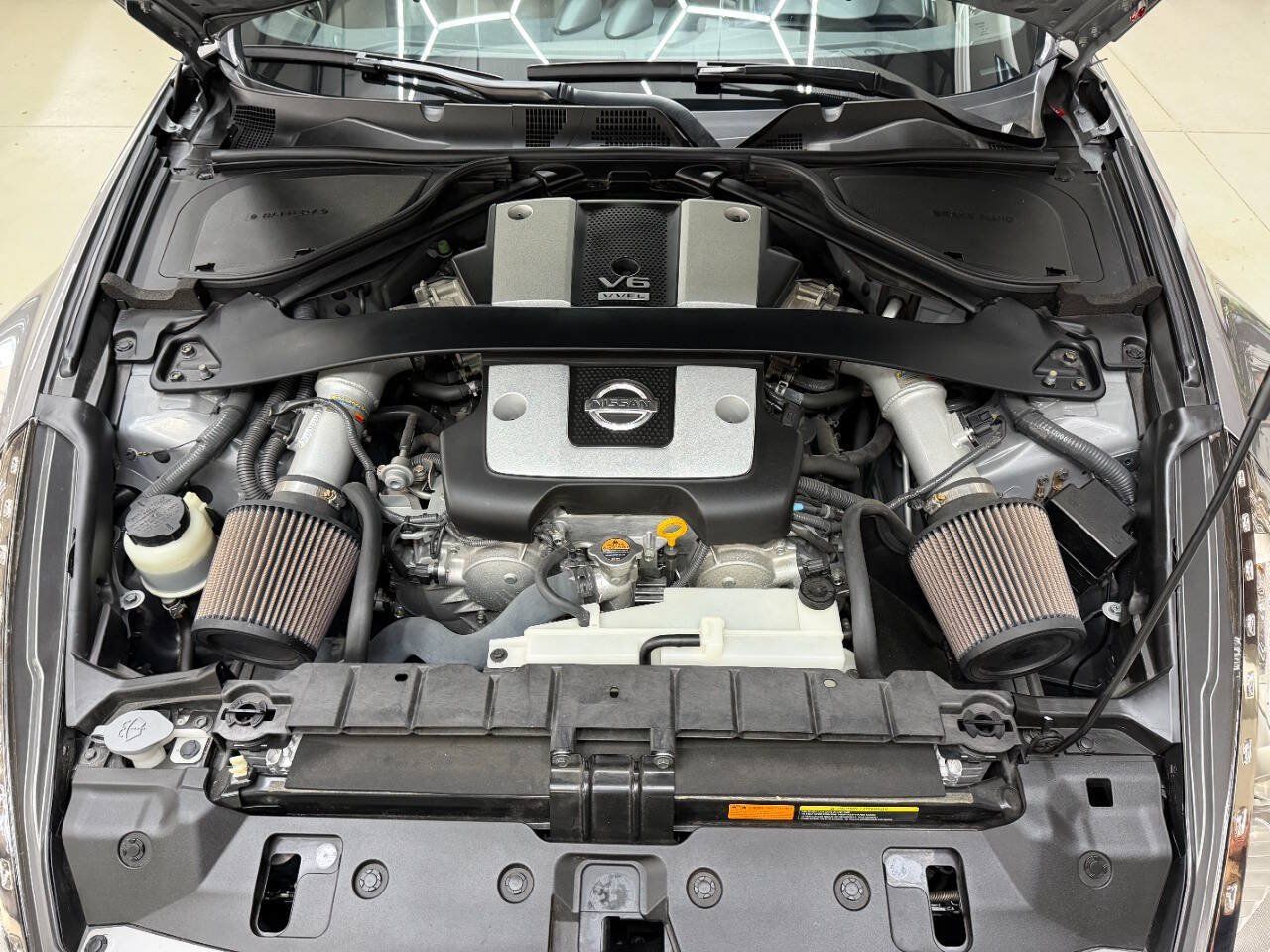 Used 2009 Nissan 370Z Touring w/ Sport Pkg RWD image 7
