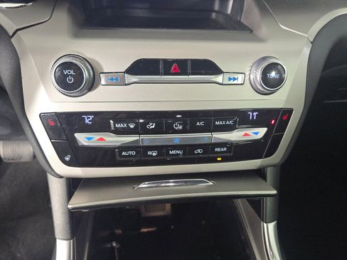 Used 2021 Ford Explorer XLT w/ Equipment Group 202A image 16