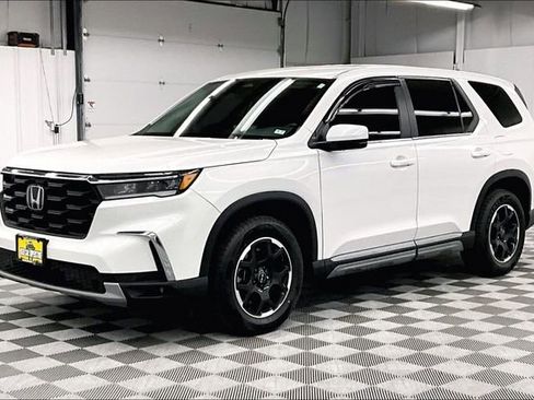 Used 2025 Honda Pilot EX-L image 12
