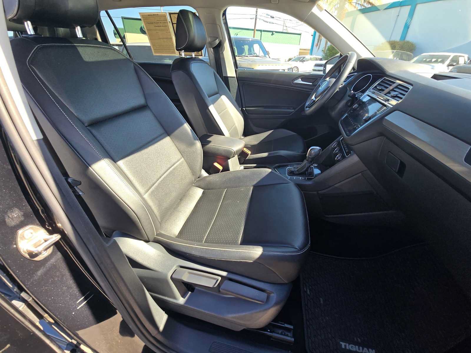 Used 2021 Volkswagen Tiguan SE w/ Panoramic Sunroof Package FWD image 10