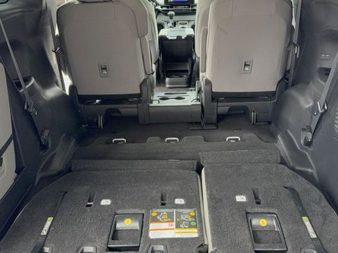 Used 2025 Toyota Sienna LE FWD image 14