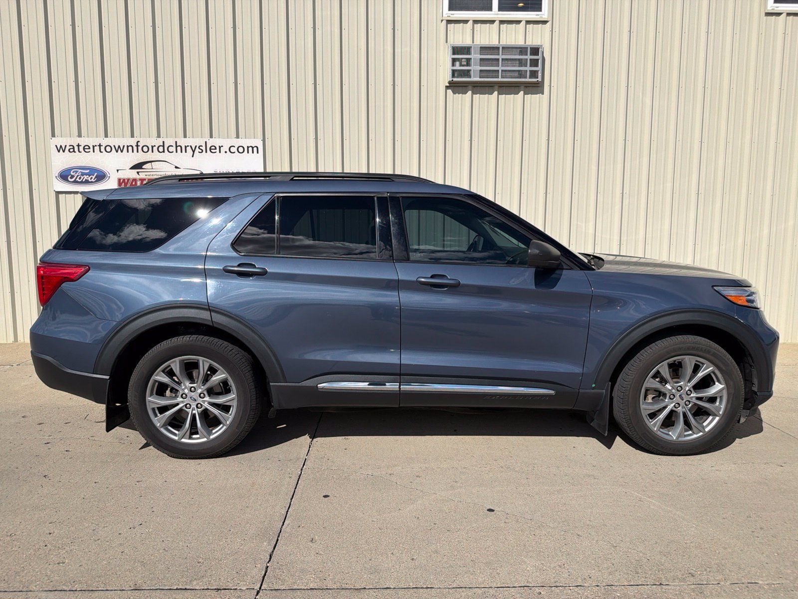 Used 2021 Ford Explorer XLT w/ Equipment Group 202A AWD/4WD image 1