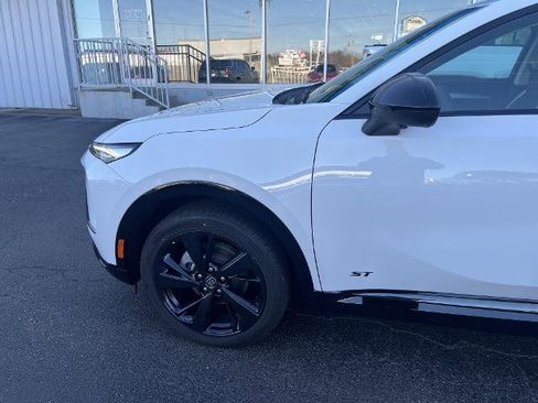 New 2026 Buick Envision Sport Touring image 2