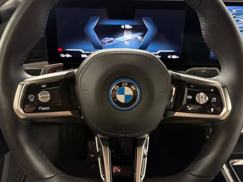 Used 2025 BMW i7 xDrive60 AWD/4WD image 23