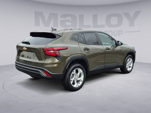 Used 2024 Chevrolet Trax LS w/ LS Convenience Package image 5