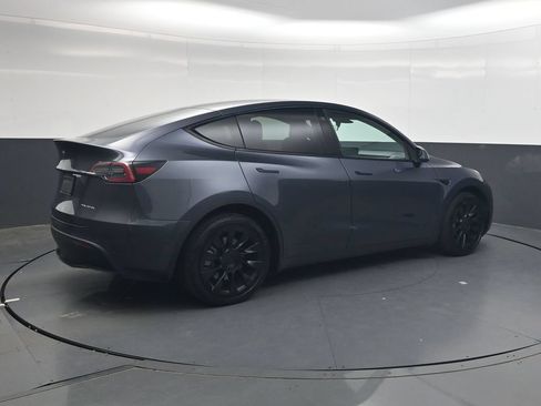 Used 2022 Tesla Model Y Long Range AWD/4WD image 4