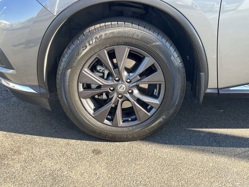 Used 2018 Nissan Murano SV w/ Premium Package image 9