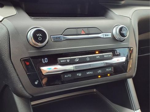 Used 2020 Ford Explorer XLT w/ Equipment Group 202A AWD/4WD image 9