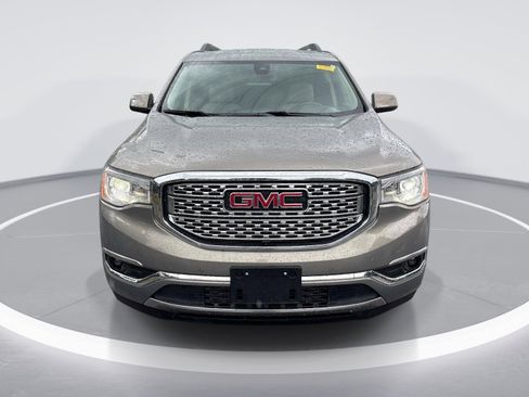 Used 2019 GMC Acadia Denali w/ Technology Package FWD image 2