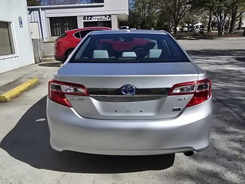 Used 2012 Toyota Camry XLE w/ Leather Pkg FWD image 4