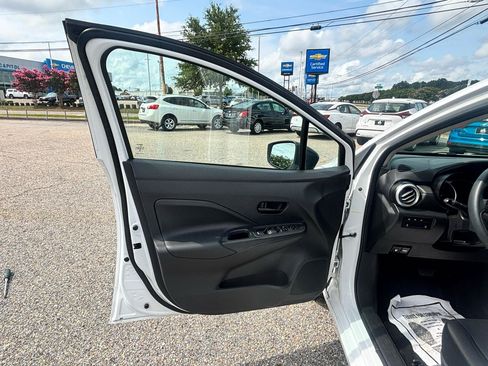 Used 2024 Nissan Versa S FWD image 26