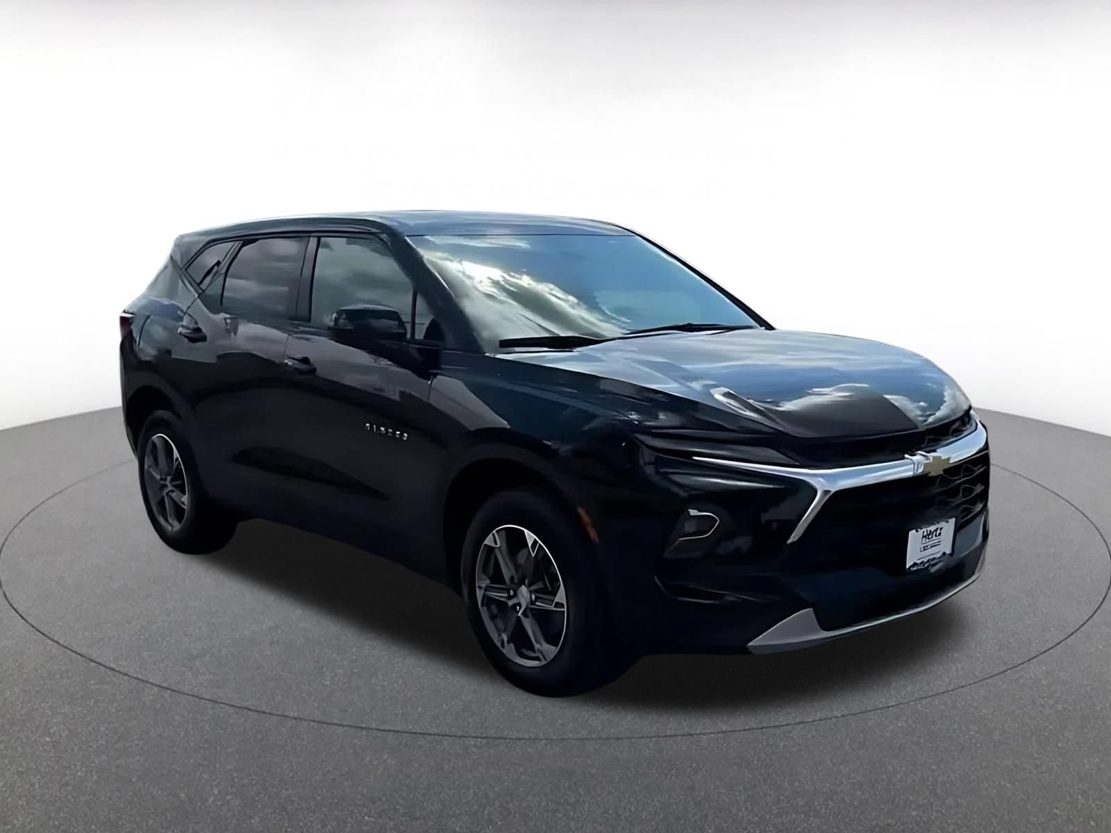 Used 2026 Chevrolet Blazer LT FWD image 3