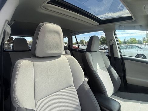 Used 2015 Toyota RAV4 XLE FWD image 18