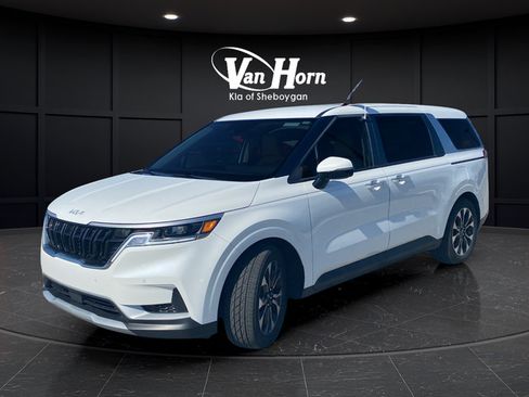 Certified 2024 Kia Carnival EX FWD image 3