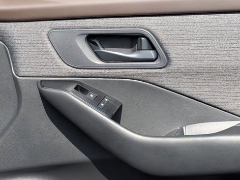 Certified 2023 Nissan Rogue S FWD image 30