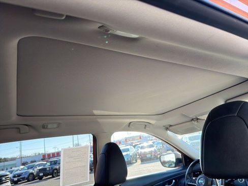 Used 2018 Nissan Rogue SL w/ Premium Package image 17