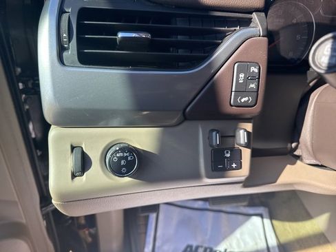 Used 2016 Chevrolet Tahoe LTZ image 12