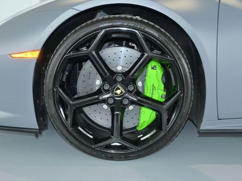 Used 2023 Lamborghini Huracan EVO RWD image 22