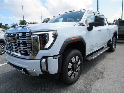 New 2026 GMC Sierra 2500 Denali w/ Denali Reserve Package AWD/4WD image 3