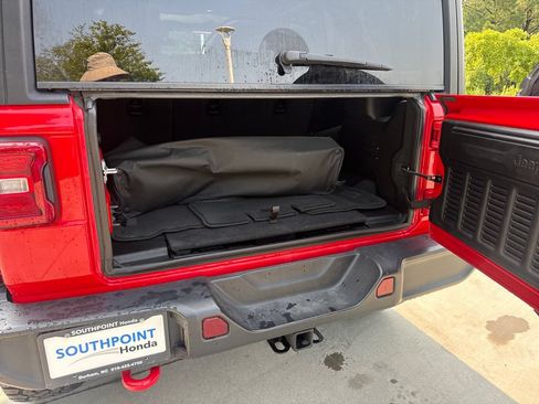Used 2025 Jeep Wrangler Unlimited Rubicon AWD/4WD image 33