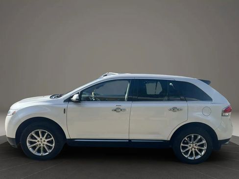 Used 2013 Lincoln MKX FWD image 4