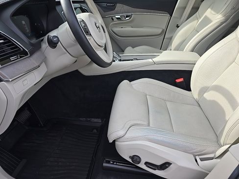 Used 2025 Volvo XC90 B6 Ultra w/ Protection Package Premier image 13