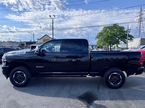 Used 2025 RAM 2500 Laramie AWD/4WD image 4