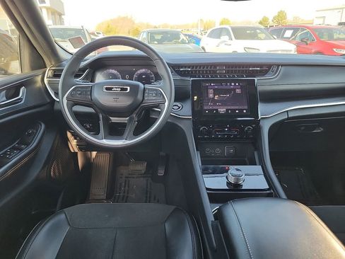 Used 2024 Jeep Grand Cherokee L Laredo image 11