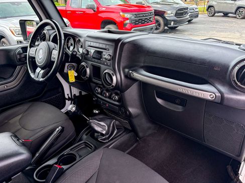 Used 2017 Jeep Wrangler Unlimited Sport w/ Connectivity Group AWD/4WD image 25