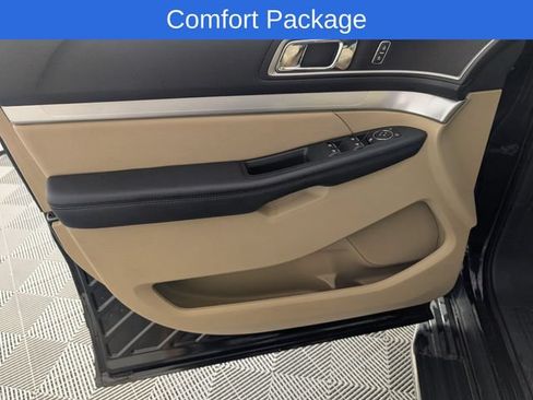 Used 2017 Ford Explorer XLT w/ Equipment Group 202A AWD/4WD image 12