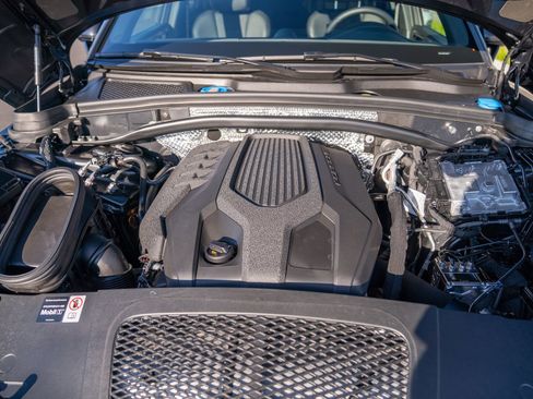 Certified 2026 Porsche Macan AWD/4WD image 28