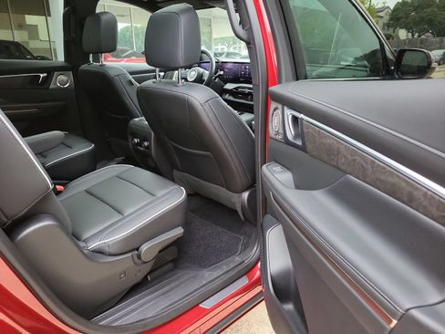 Used 2025 Buick Enclave Avenir w/ Trailering Package, 5000 lbs. FWD image 28
