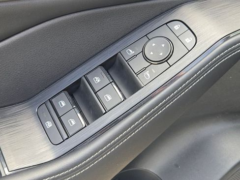 Used 2025 Nissan Rogue SV image 22