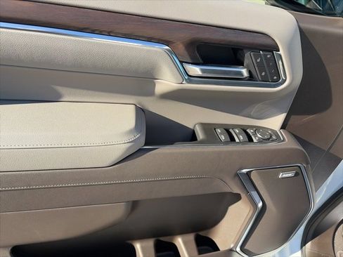 New 2026 GMC Sierra 1500 SLT image 17