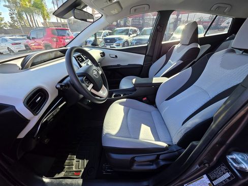 Used 2017 Toyota Prius Two image 21