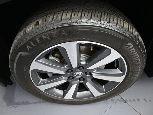 Certified 2023 Honda Pilot Touring image 14