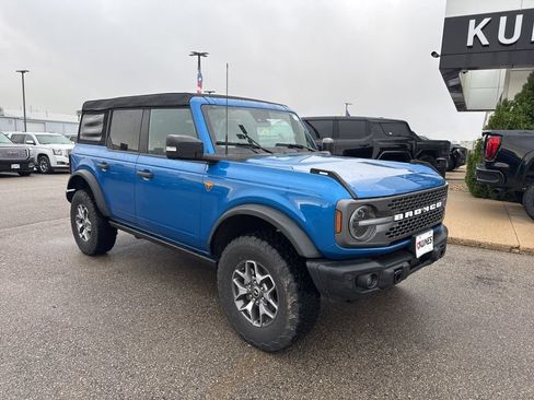 Used 2023 Ford Bronco Badlands AWD/4WD image 2
