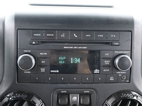 Used 2012 Jeep Wrangler Unlimited Sahara image 17